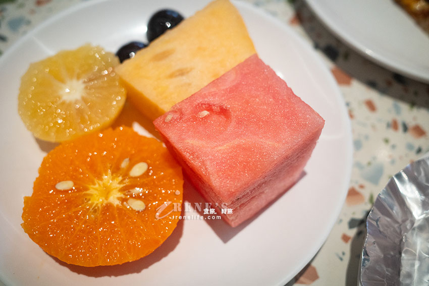 全台第二大我家牛排至今依舊一位難求，各式熟食、手做披薩還有手搖飲機