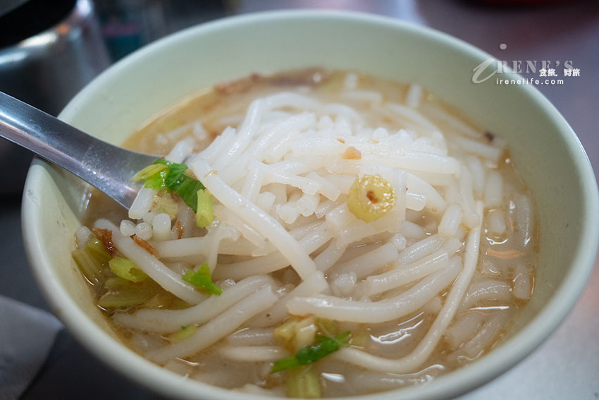 三重隱藏版美食，物美價廉的米粉湯，黑白切份量十足，一試成主顧