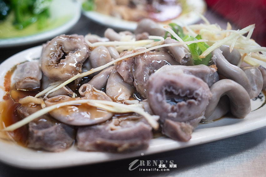三重隱藏版美食，物美價廉的米粉湯，黑白切份量十足，一試成主顧
