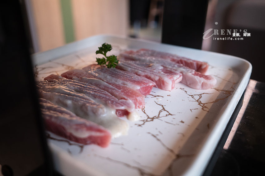升級版原燒吃到飽!沙拉、烤物、咖哩飯、飲料全都吃免驚~不是每家店都有附設自助吧呦 升級版原燒吃到飽!沙拉、烤物、咖哩飯、飲料全都吃免驚~不是每家店都有附設自助吧呦