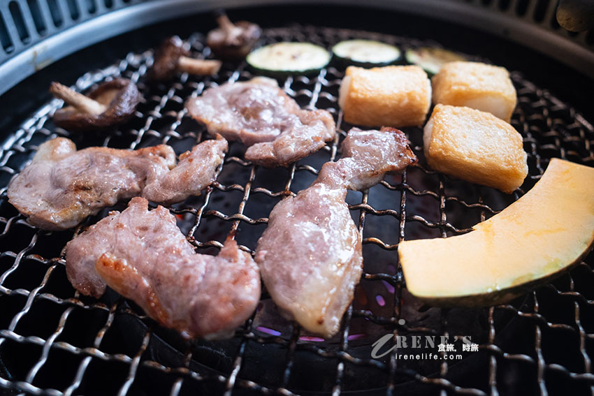 升級版原燒吃到飽!沙拉、烤物、咖哩飯、飲料全都吃免驚~不是每家店都有附設自助吧呦 升級版原燒吃到飽!沙拉、烤物、咖哩飯、飲料全都吃免驚~不是每家店都有附設自助吧呦
