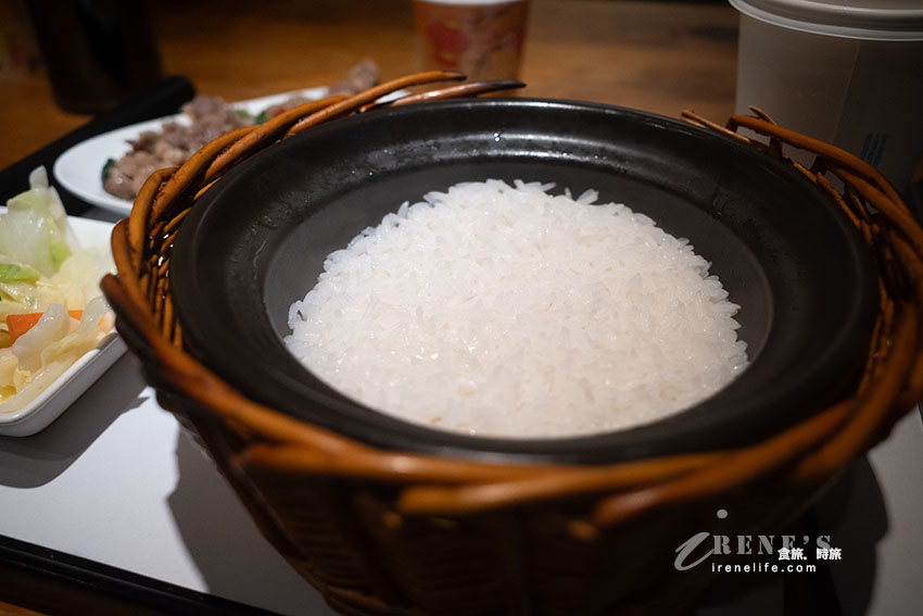 現點現煲的瓦鍋飯，口味創新選擇多，最便宜只要198元就有菜有肉還有飲料