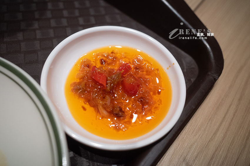 點點心新品牌在新光三越美食街登場，高CP值個人港點套餐，滿滿蔥油有夠嗨