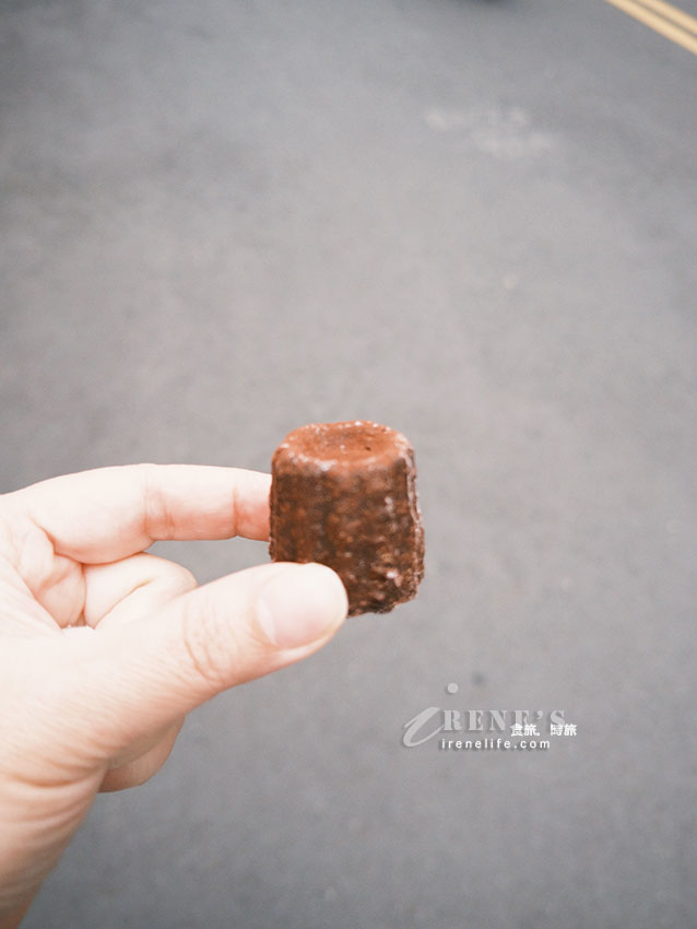 隱身在皮件工作室內的可麗露專賣店,小巧尺寸超可愛,媲美沖繩可麗露 隱身在皮件工作室內的可麗露專賣店,小巧尺寸超可愛,媲美沖繩可麗露