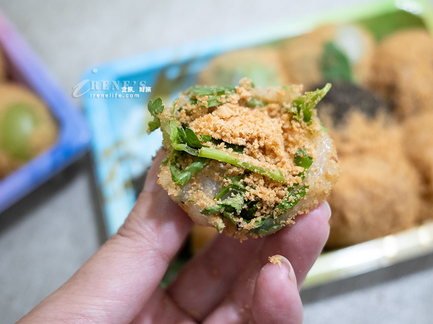 可遇不可求的好吃麻糬攤車，出攤地點和日期都不一，白草莓超大又多汁，香菜尬花生超好吃