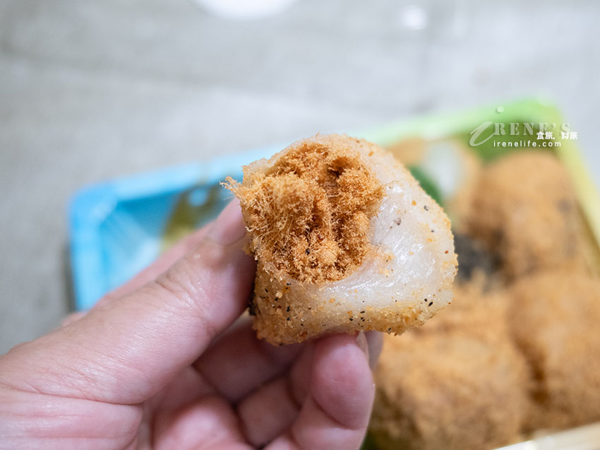 可遇不可求的好吃麻糬攤車，出攤地點和日期都不一，白草莓超大又多汁，香菜尬花生超好吃