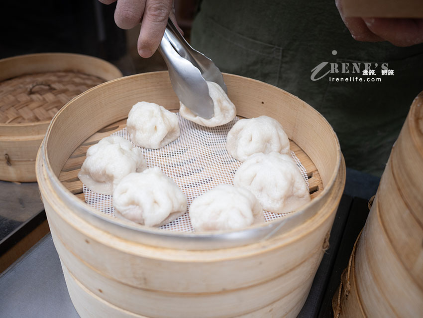 三重新開手工現包小籠包,溫體豬餡真鮮美,搭配自製辣椒夠強勁 三重新開手工現包小籠包,溫體豬餡真鮮美,搭配自製辣椒夠強勁