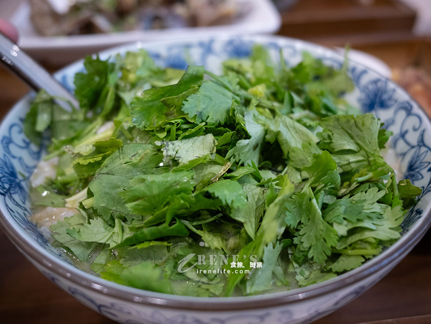 190元起飲料、霜淇淋、豆花吃到飽！香菜控必收，滿滿香菜看不到底下的麵/粥
