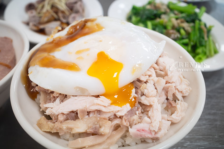 嘉義文化路夜市裡總是人滿為患的郭家雞肉飯,中正路也有分店更舒適人又少 嘉義文化路夜市裡總是人滿為患的郭家雞肉飯,中正路也有分店更舒適人又少