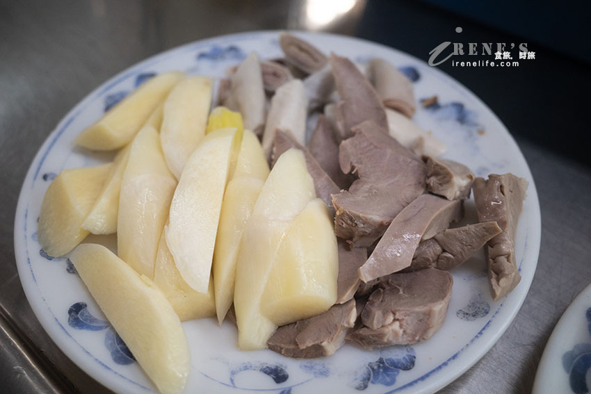 嘉義人的廚房,東市場美食不勝枚舉,一大早就開始排隊是常態 嘉義人的廚房,東市場美食不勝枚舉,一大早就開始排隊是常態