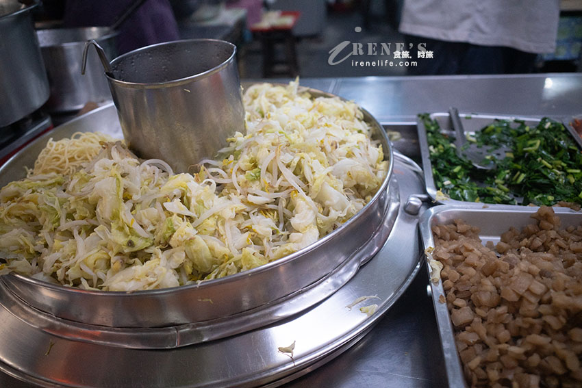 嘉義人的廚房，東市場美食不勝枚舉，一大早就開始排隊是常態