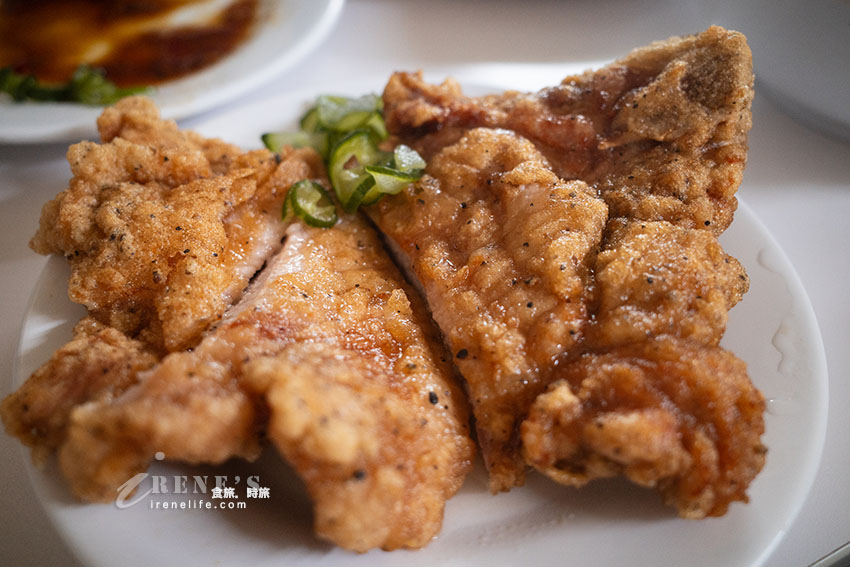 延伸閱讀：西門町萬年大樓美食推薦｜網推必吃排骨飯，超厚排骨咬下會噴汁