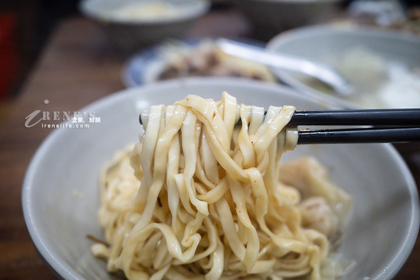 隱藏在巷弄中的排隊美食！內行人必點豬腳，扁食表現也很亮眼