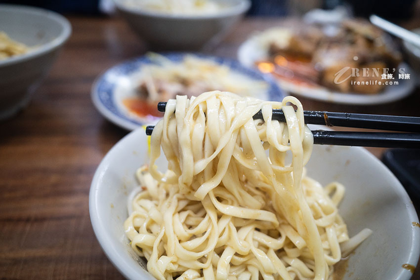 隱藏在巷弄中的排隊美食！內行人必點豬腳，扁食表現也很亮眼