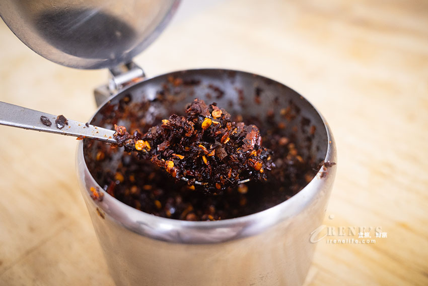 簡簡單單的一碗麵,讓人不惜排隊也要吃,終極吃法必加辣渣 簡簡單單的一碗麵,讓人不惜排隊也要吃,終極吃法必加辣渣