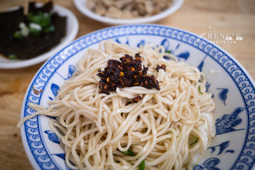 簡簡單單的一碗麵,讓人不惜排隊也要吃,終極吃法必加辣渣 簡簡單單的一碗麵,讓人不惜排隊也要吃,終極吃法必加辣渣
