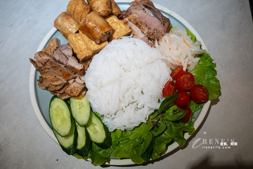 捷運南勢角站美食｜環境舒適餐點美味，內用還有越式咖啡喝到飽 @Irene's 食旅．時旅