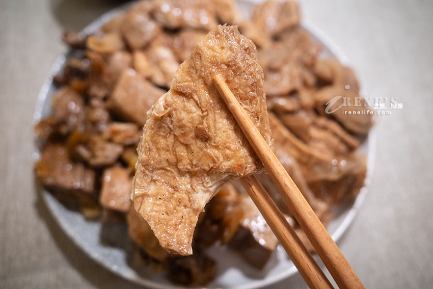 興南夜市超人氣的傳奇冷滷味，中藥滷製入味超級香，加辣更過癮