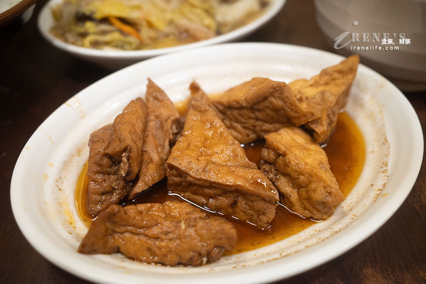 廣州街夜市24小時都吃的到的魯肉飯、鱸魚湯，原汁排骨湯湯濃肉大塊