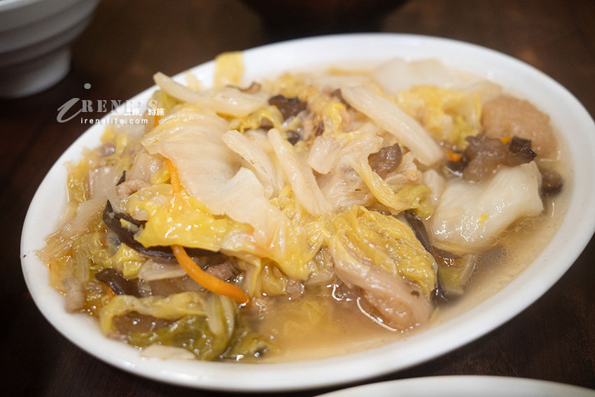 廣州街夜市24小時都吃的到的魯肉飯、鱸魚湯，原汁排骨湯湯濃肉大塊