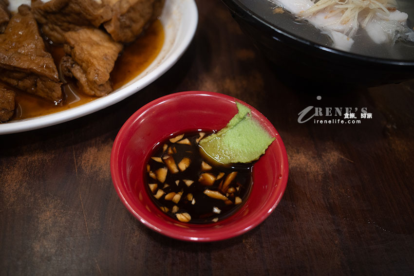 廣州街夜市24小時都吃的到的魯肉飯、鱸魚湯，原汁排骨湯湯濃肉大塊