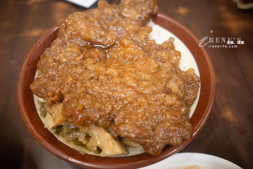 延伸閱讀：廣州街夜市24小時都吃的到的魯肉飯、鱸魚湯，原汁排骨湯湯濃肉大塊