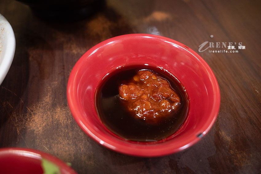 廣州街夜市24小時都吃的到的魯肉飯、鱸魚湯，原汁排骨湯湯濃肉大塊