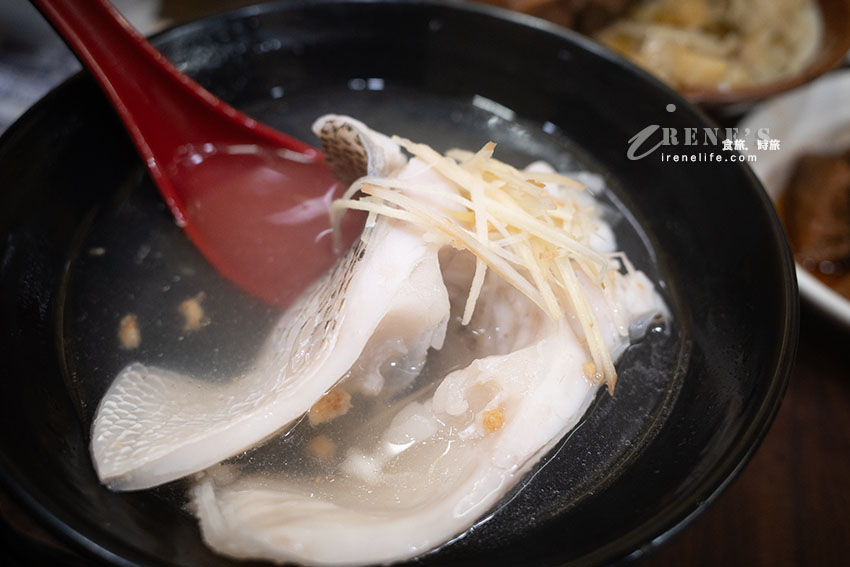 廣州街夜市24小時都吃的到的魯肉飯、鱸魚湯，原汁排骨湯湯濃肉大塊