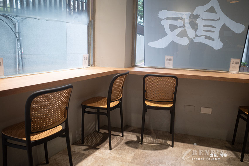 隱藏巷內的定食餐廳，料理有創作性，飲料自助吧居然有這一瓶！