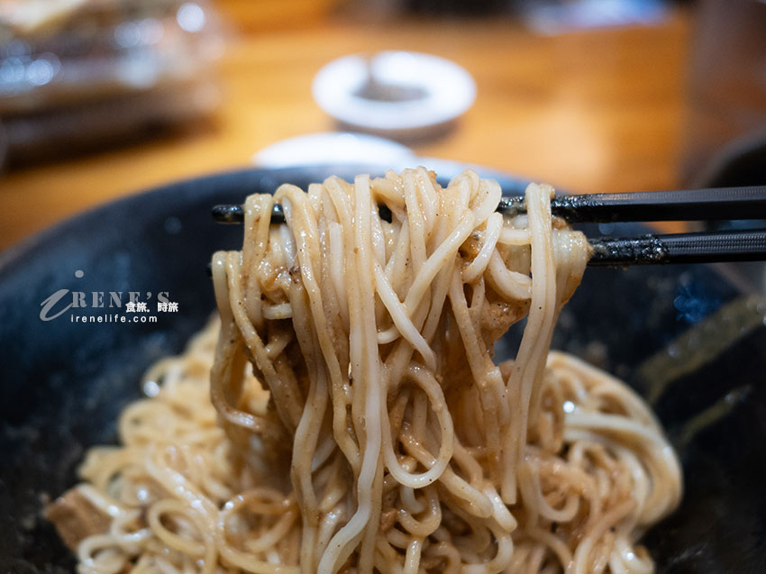 林口三井outlet附近美食，麵條Q而有嚼勁，番茄牛肉麵好濃醇