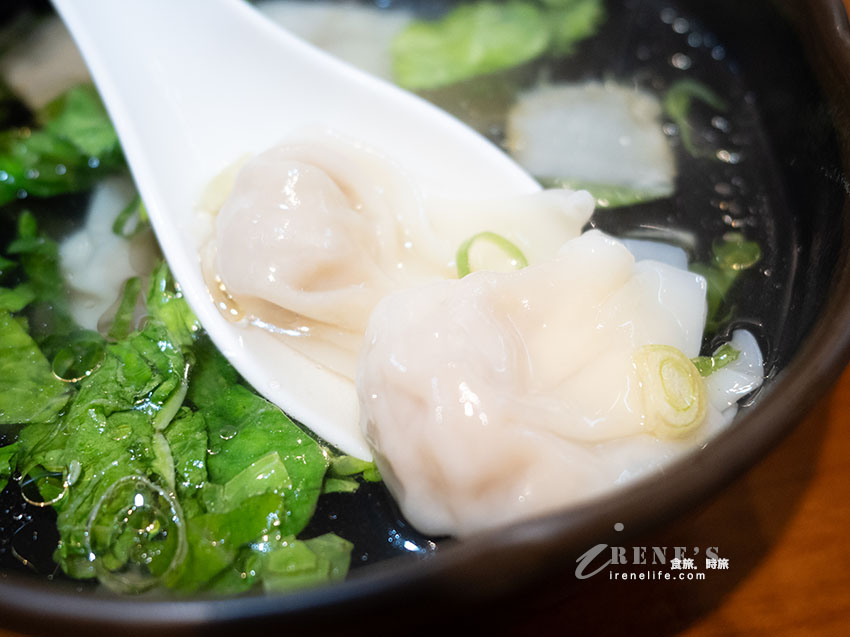 林口三井outlet附近美食，麵條Q而有嚼勁，番茄牛肉麵好濃醇