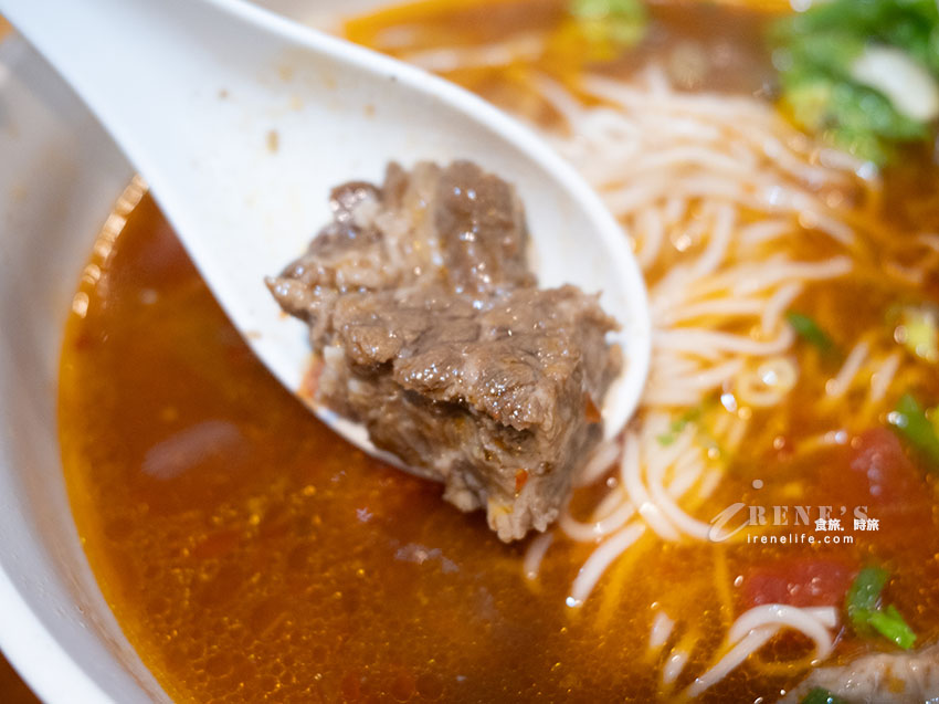 即時熱門文章：林口三井outlet附近美食，麵條Q而有嚼勁，番茄牛肉麵好濃醇