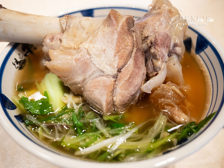 即時熱門文章：開門前就排爆的桃園牛山 牛肉麵．燒肉飯，肉香軟嫩有厲害