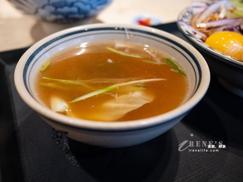 開門前就排爆的桃園牛山 牛肉麵．燒肉飯，肉香軟嫩有厲害