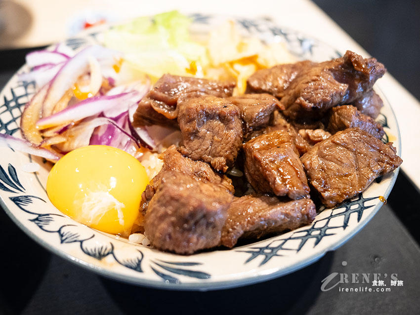 開門前就排爆的桃園牛山 牛肉麵．燒肉飯，肉香軟嫩有厲害