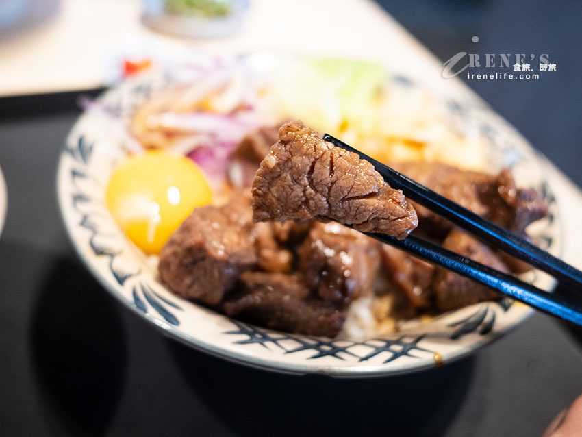 開門前就排爆的桃園牛山 牛肉麵．燒肉飯，肉香軟嫩有厲害