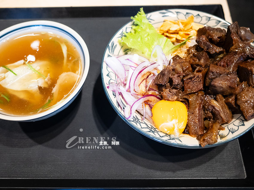 開門前就排爆的桃園牛山 牛肉麵．燒肉飯，肉香軟嫩有厲害