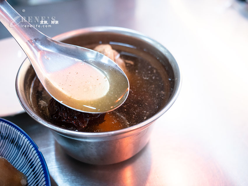 士林夜市隱藏版美食，中藥行二代賣的手作糯米腸和藥膳雞湯