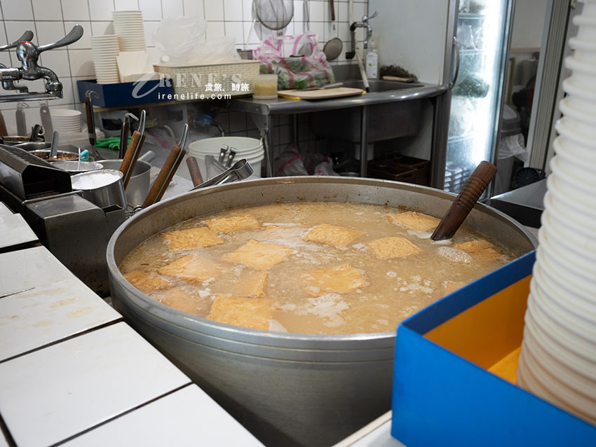 北投好吃米粉湯,古早味小吃配的是文青舒適的店面,小菜特調沾醬微辣夠味 北投好吃米粉湯,古早味小吃配的是文青舒適的店面,小菜特調沾醬微辣夠味
