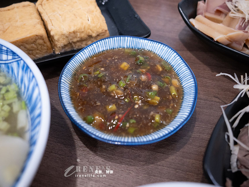 北投好吃米粉湯,古早味小吃配的是文青舒適的店面,小菜特調沾醬微辣夠味 北投好吃米粉湯,古早味小吃配的是文青舒適的店面,小菜特調沾醬微辣夠味