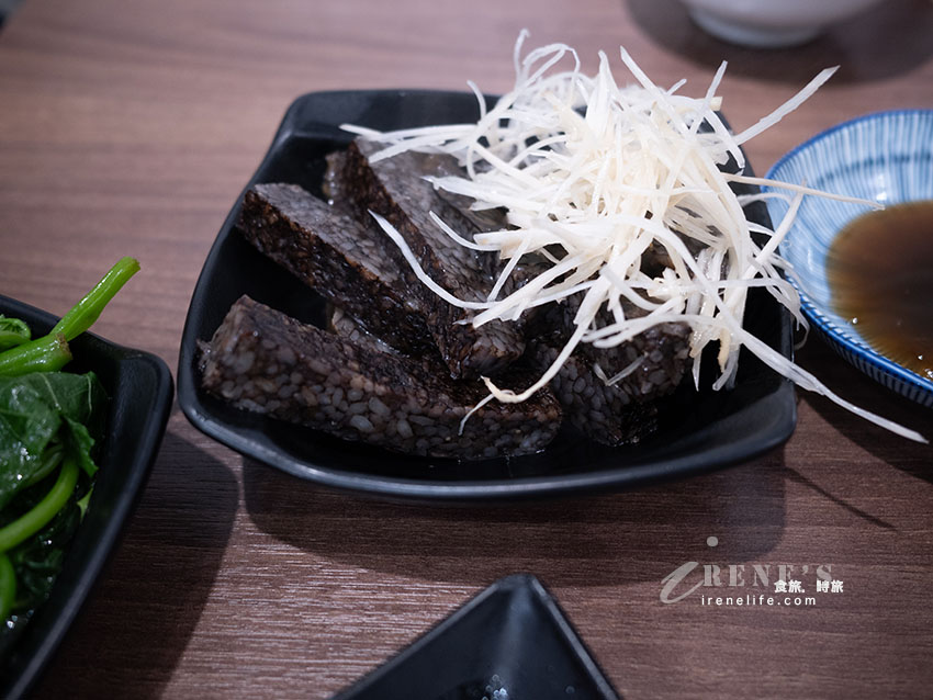 北投好吃米粉湯,古早味小吃配的是文青舒適的店面,小菜特調沾醬微辣夠味 北投好吃米粉湯,古早味小吃配的是文青舒適的店面,小菜特調沾醬微辣夠味