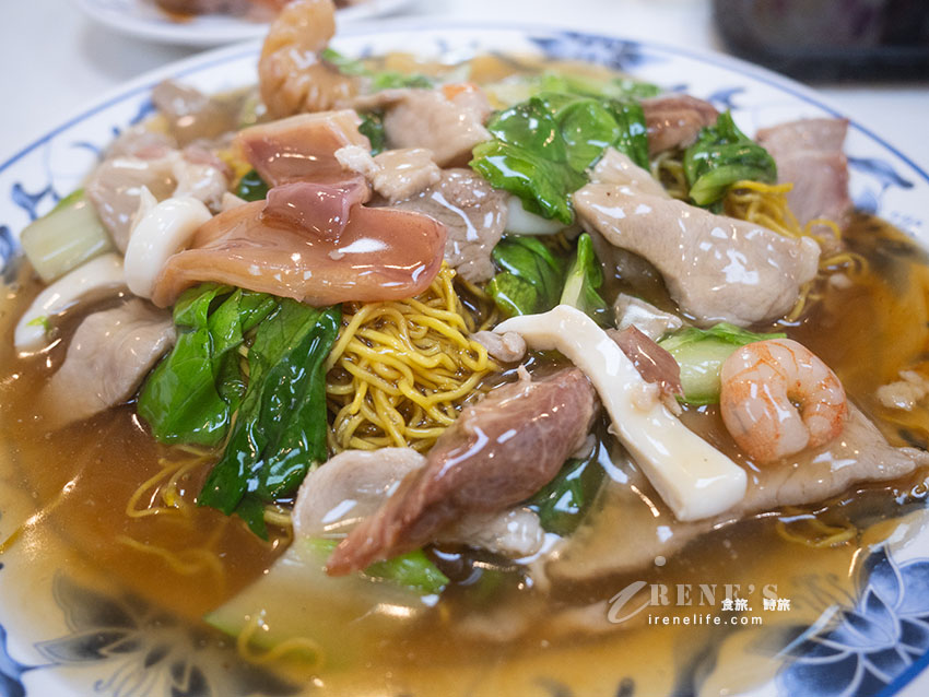 台大人的回憶,老字號的燒臘店,密密麻麻的菜單每次都讓人猶豫不決 台大人的回憶,老字號的燒臘店,密密麻麻的菜單每次都讓人猶豫不決