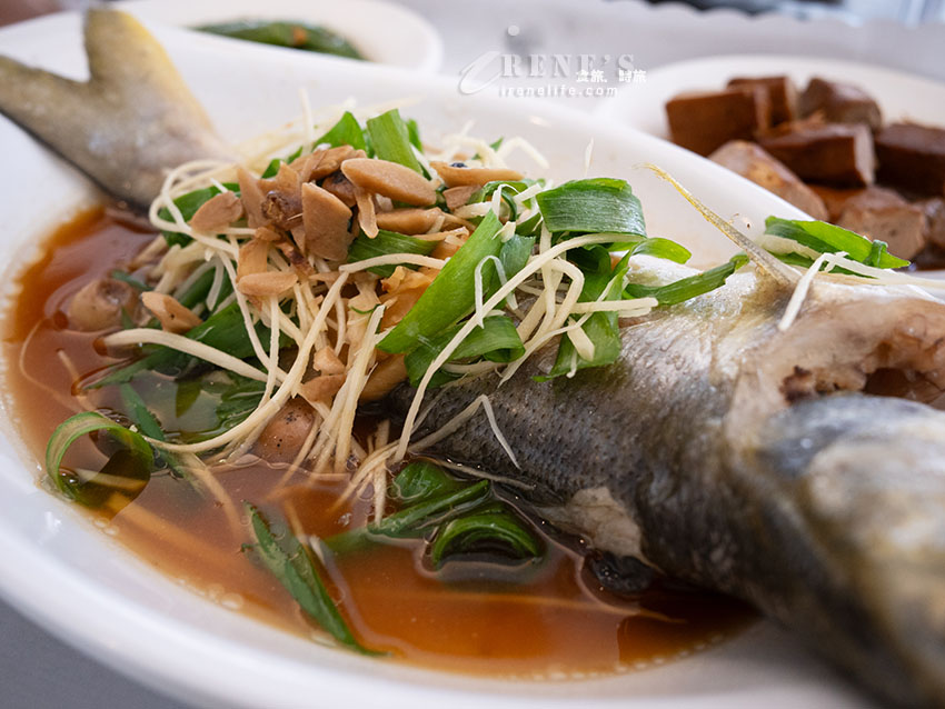 開業50年週休二日的懷舊咖啡店，套餐有整條魚，還附虹吸式咖啡