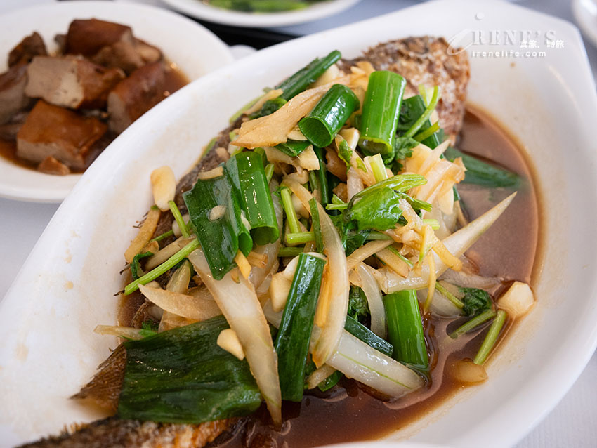 開業50年週休二日的懷舊咖啡店，套餐有整條魚，還附虹吸式咖啡