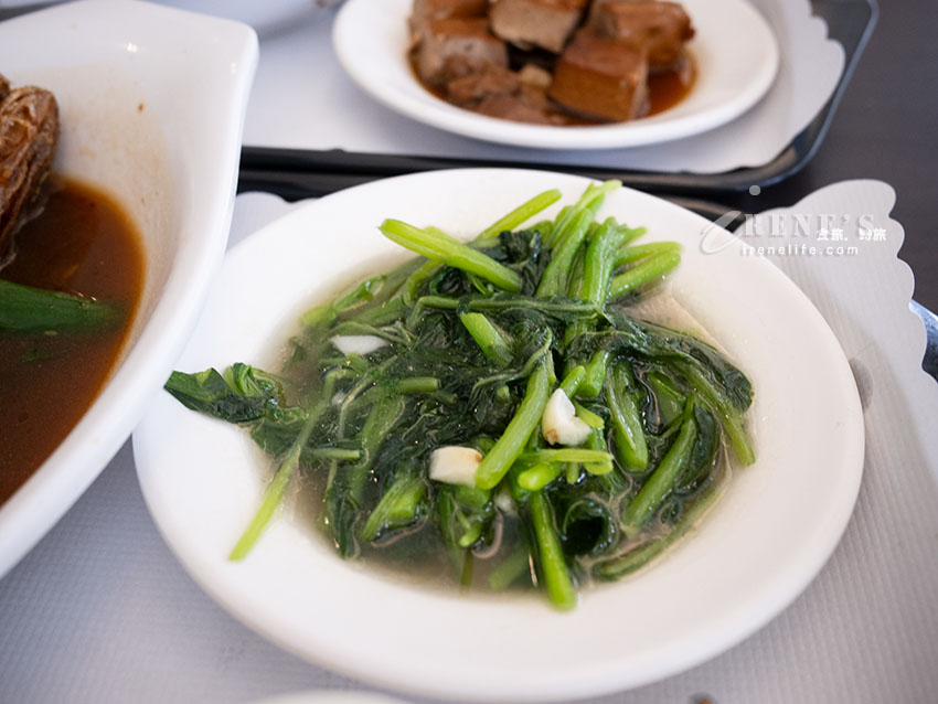 開業50年週休二日的懷舊咖啡店，套餐有整條魚，還附虹吸式咖啡