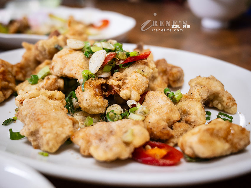 近淡江大橋的隱藏版貨櫃屋熱炒,乾煎小卷一級棒,還附停車場 近淡江大橋的隱藏版貨櫃屋熱炒,乾煎小卷一級棒,還附停車場