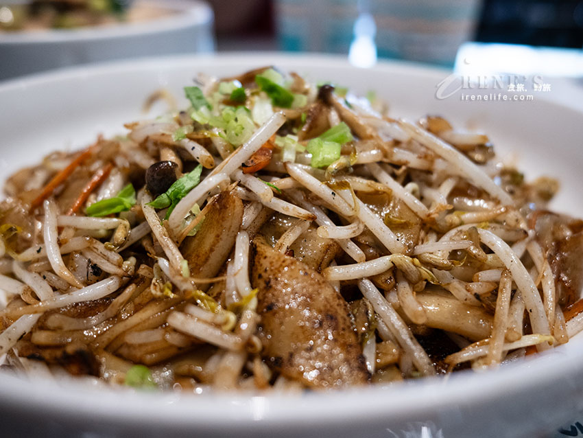 網站近期文章：三重超好吃素食餐廳，黑松露炒飯/港式炒河粉/清蒸臭豆腐樣樣都好吃