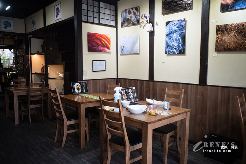 神宮道咖啡店，咖哩飯、漢堡排都很厲害！餐點選擇性不多但都很可口