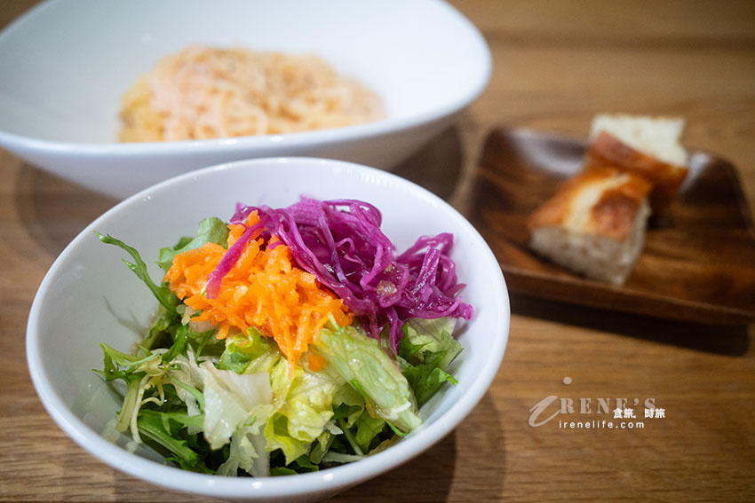 神宮道咖啡店，咖哩飯、漢堡排都很厲害！餐點選擇性不多但都很可口