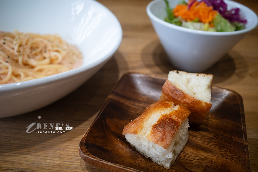 神宮道咖啡店，咖哩飯、漢堡排都很厲害！餐點選擇性不多但都很可口